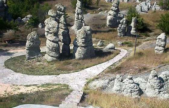 Комплексът Каменни Кукли, село Куклица